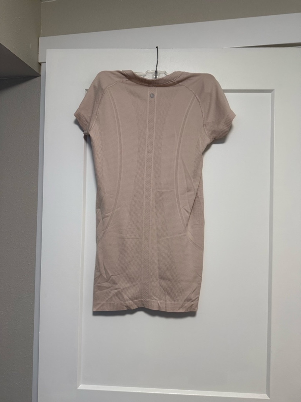 Lululemon Swiftly Tech Short Sleeve  Size 8 - Picture 4 of 5